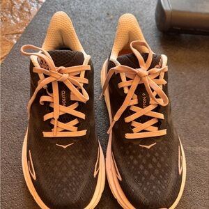 Hoka Clifton 9 Black with Pink Accents